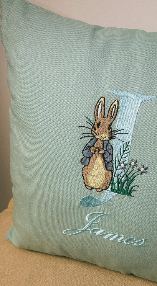 Coussin bleu - Pierre Lapin